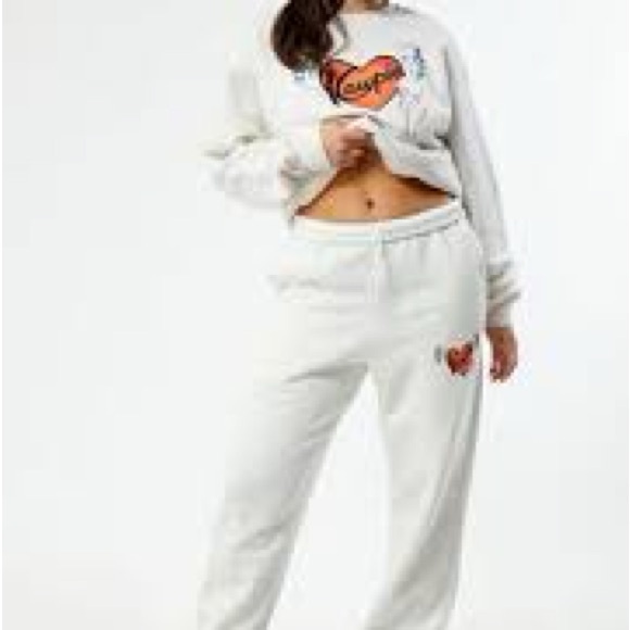 PacSun Kewpie White Sweatpants with Red Heart Graphic - Picture 2 of 3